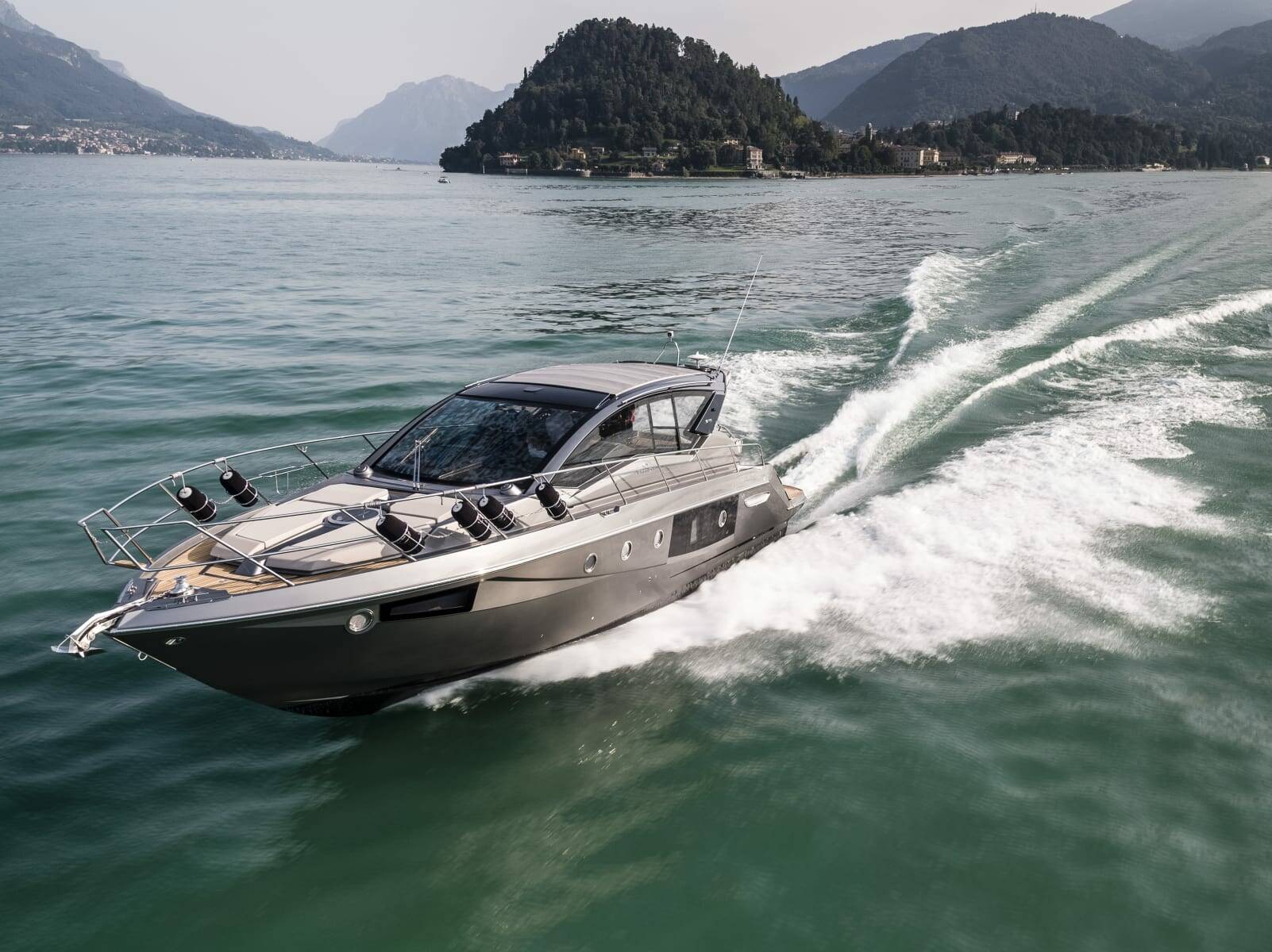 Cranchi M44 HT I Saint-Tropez Yacht Charter – Gatsby & Sons