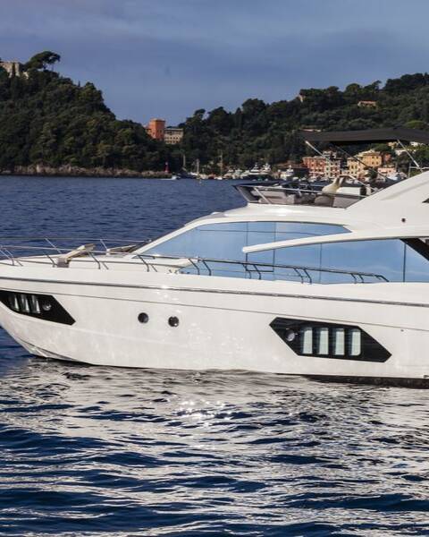 Luxury yacht charter in the cote d'azur