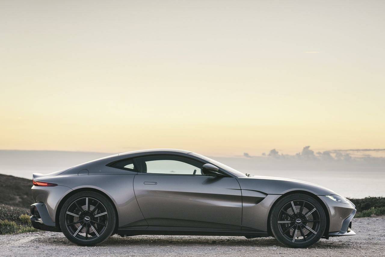 aston martin rental in paris