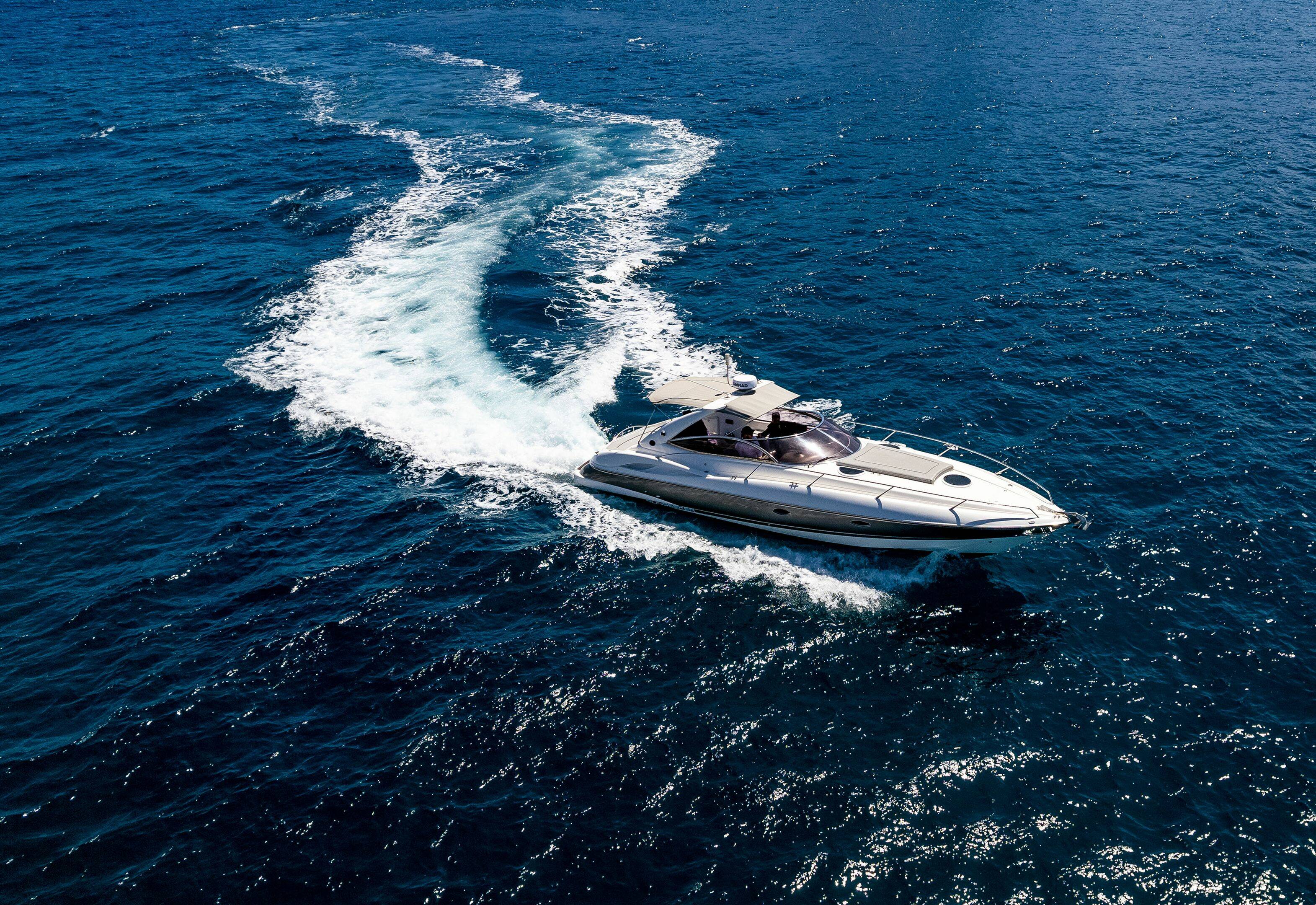 Superhawk 34 arriving in Saint-Tropez 