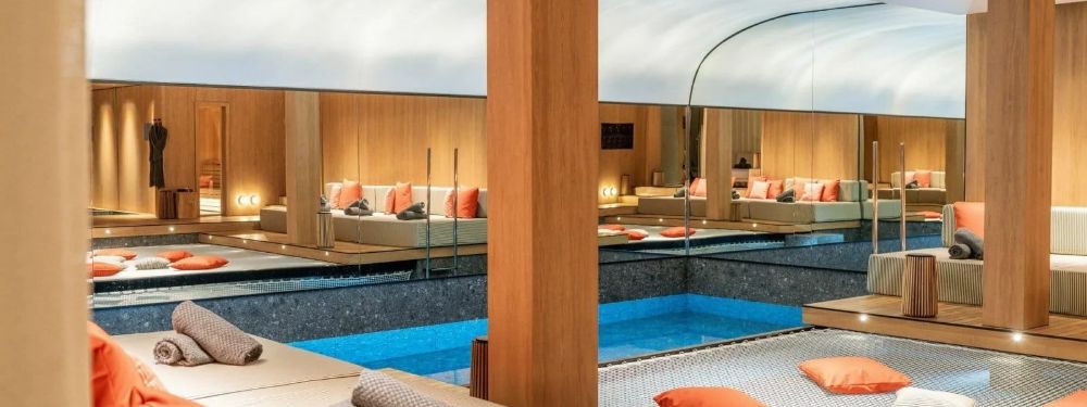 A Luxury Chalet with Swimming Pool, Sauna & Hammam in Courchevel