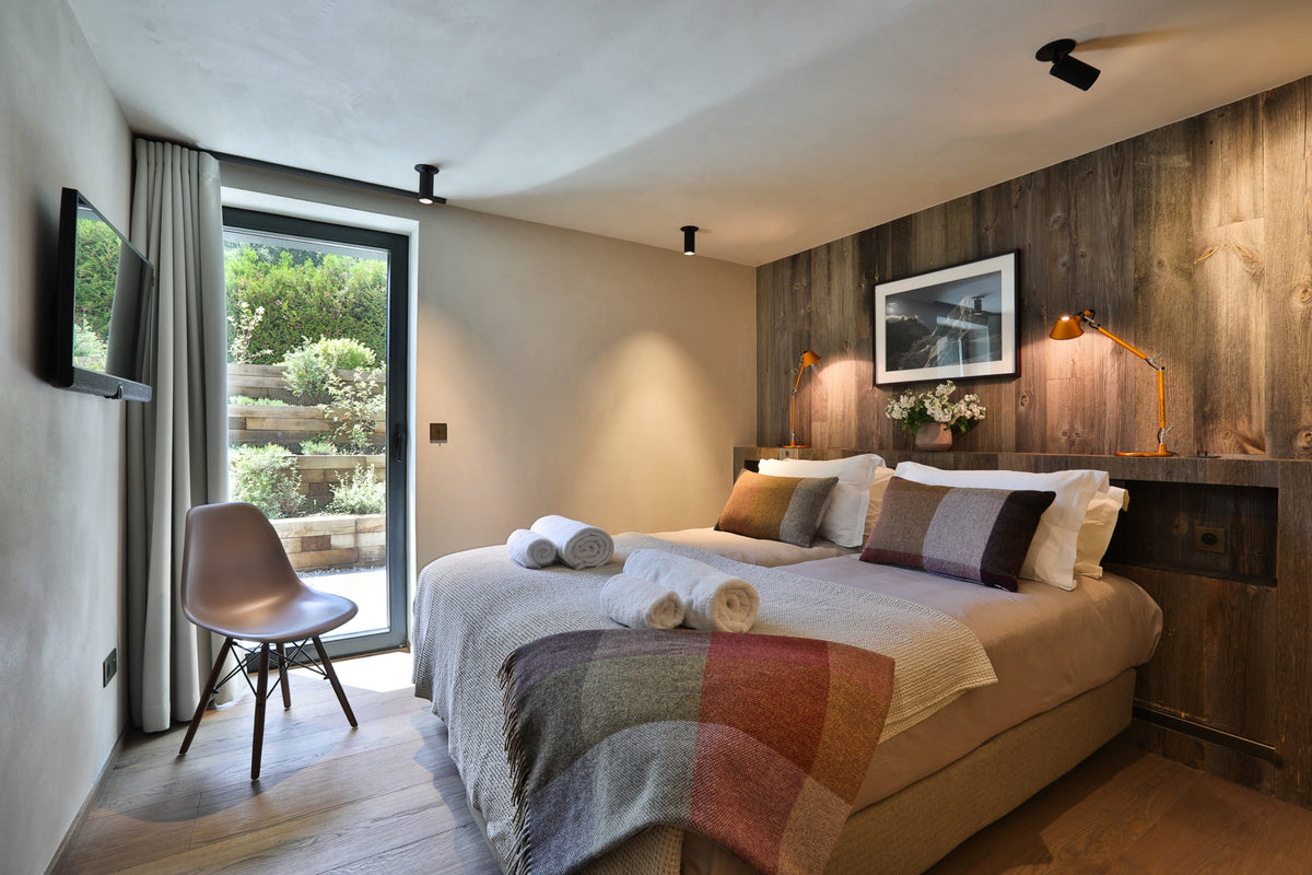 Chalet on the Rocks