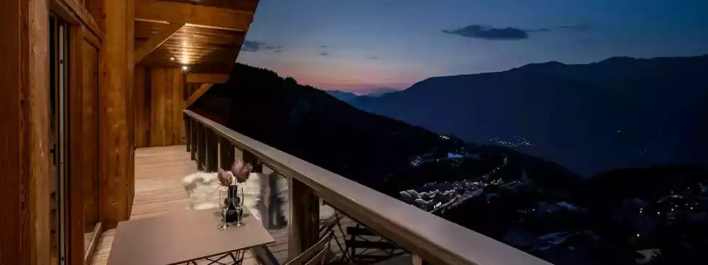 Panoramic Balconies & 360° Mountain Views