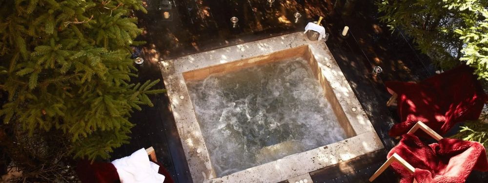 Outdoor Hot Tub – Private Relaxation in Your Méribel Chalet