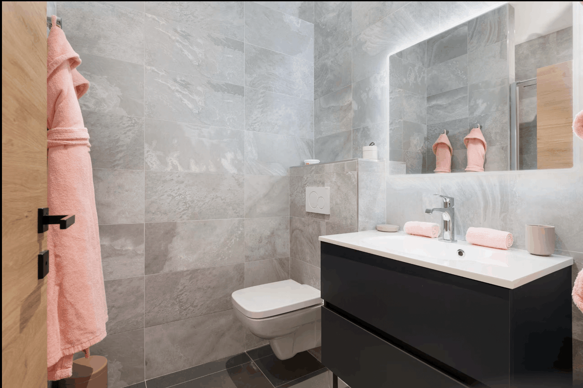 Contemporary Alpine bathroom inside Penthouse in Courchevel