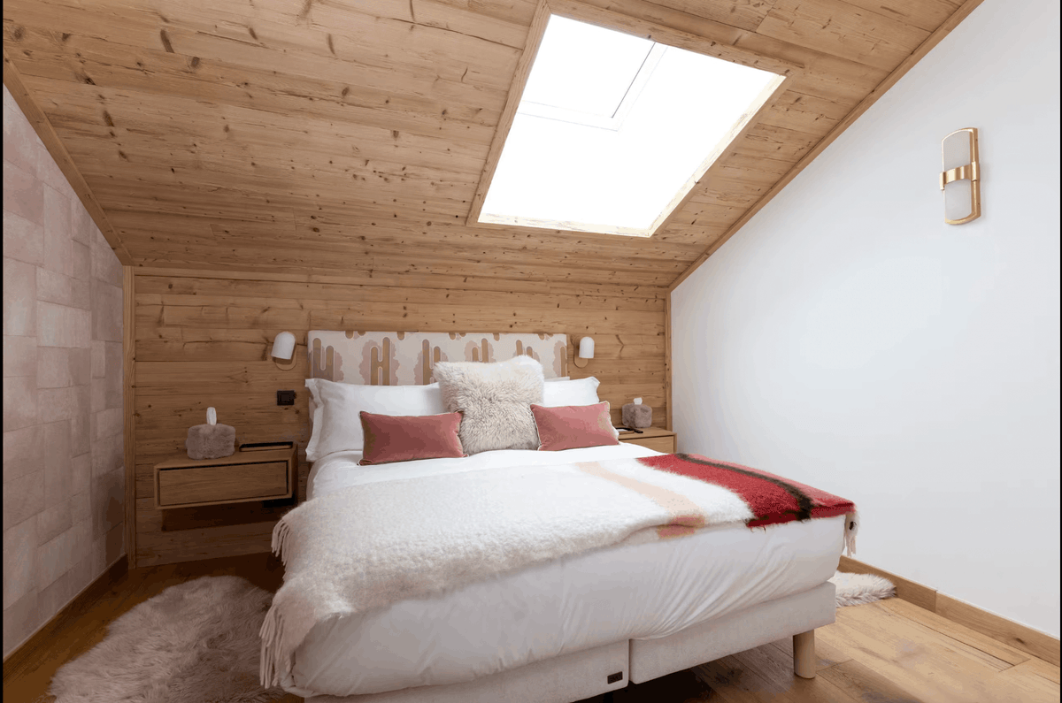 Elegant double bedroom at Penthouse in Courchevel