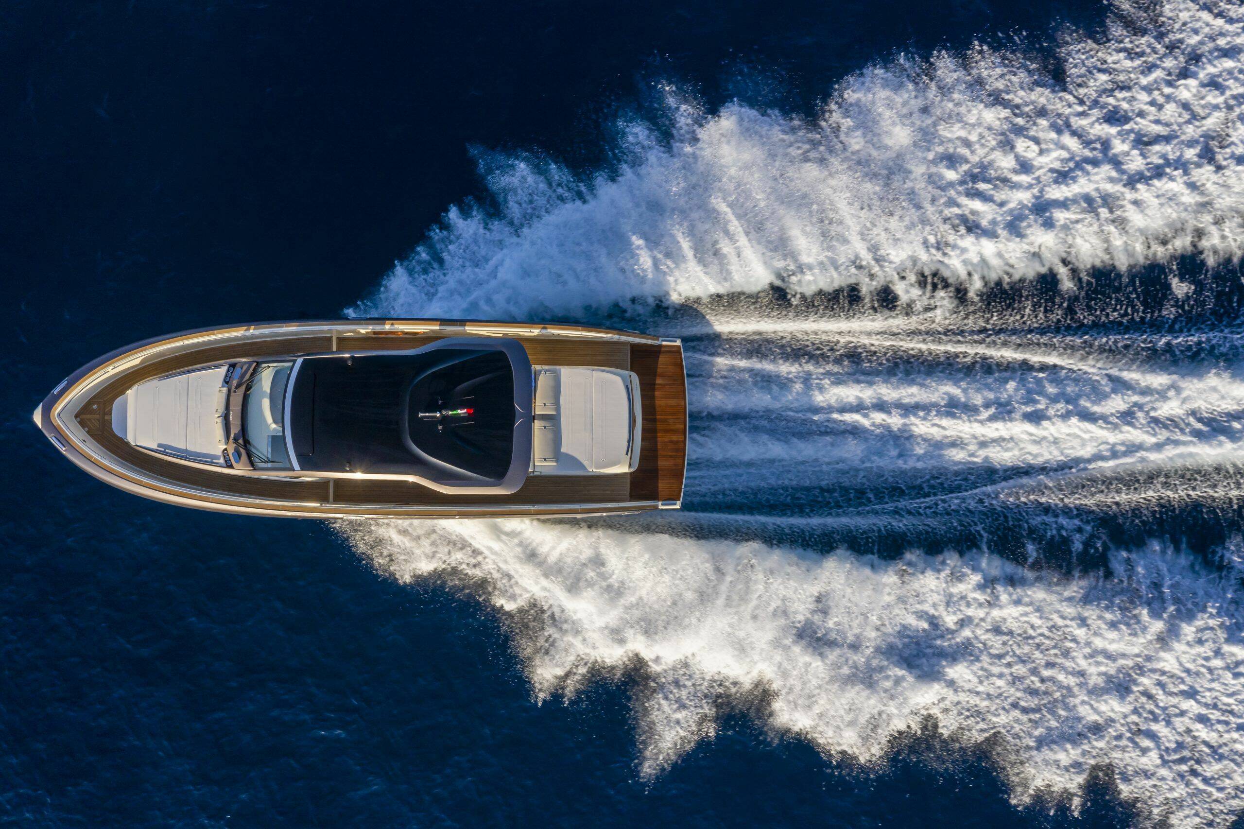 Invictus 460 cruising off the coast of Cannes